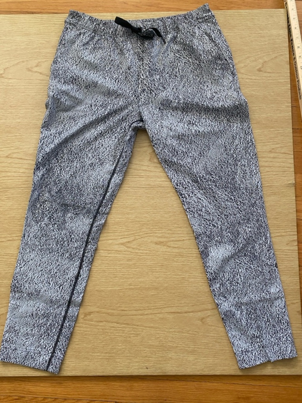 LULULEMON ATHLETICA JET PANT IN POWER
Luxtreme Spray White SIZE 6 - Picture 3 of 16